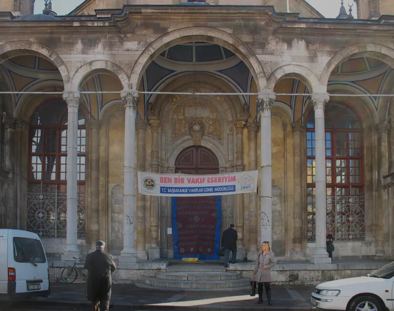 코니에의 아지지예 모스크 — 터키의 독특한 미나레트