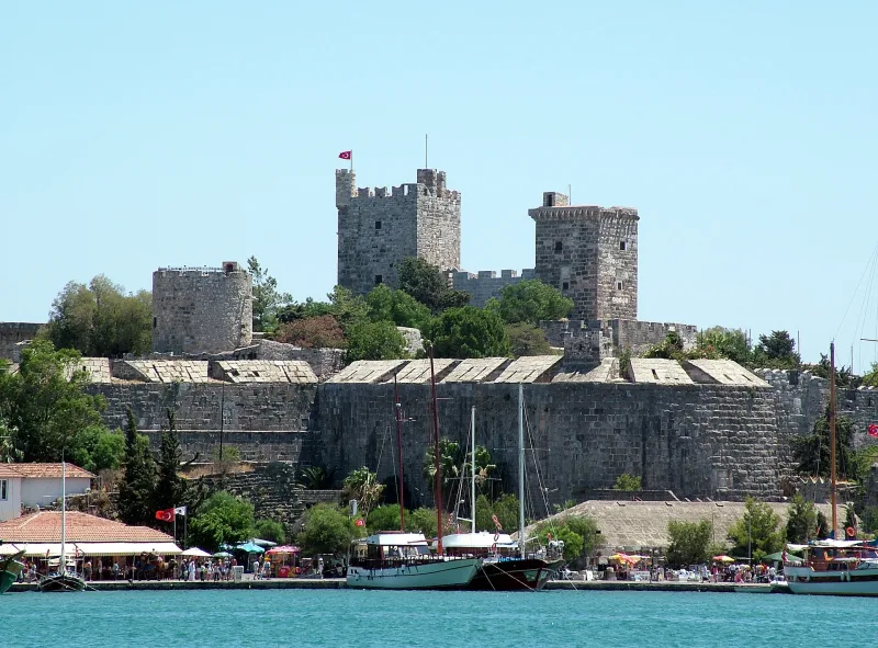 Die Burg von Çeşme (Çeşme Castle) – eine osmanische Festung und ein Museum an der Ägäis