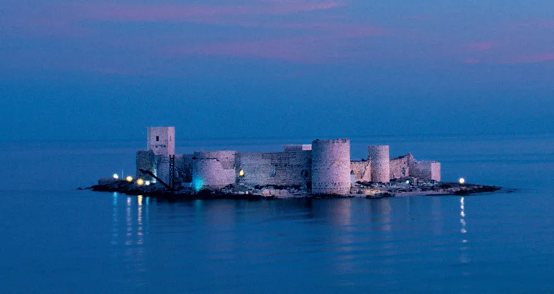 Corycus (Kızkalesi) – zwei Burgen an der Küste und im Meer von Kilikien