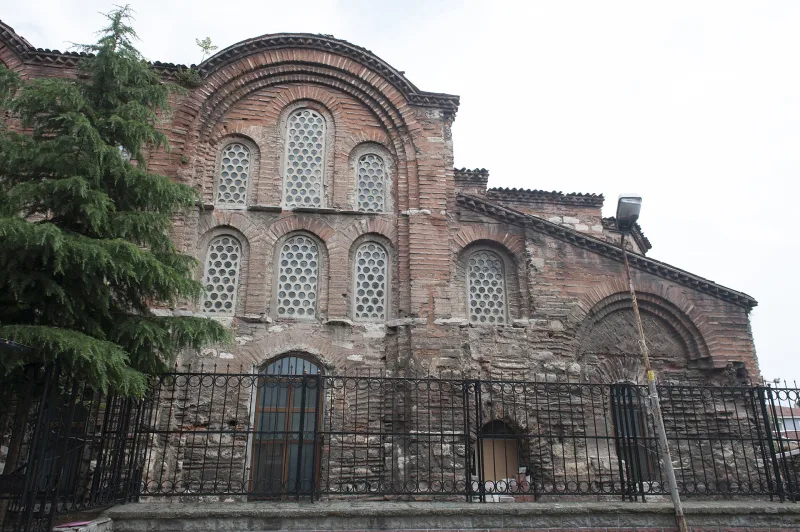 에스키 이마레트 모스크(Eski İmaret Camii)의 미나레트 — 이스탄불 가이드