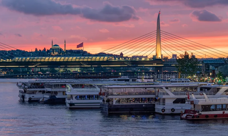 이스탄불의 골든혼 다리 — 할리치 코프루스 가이드