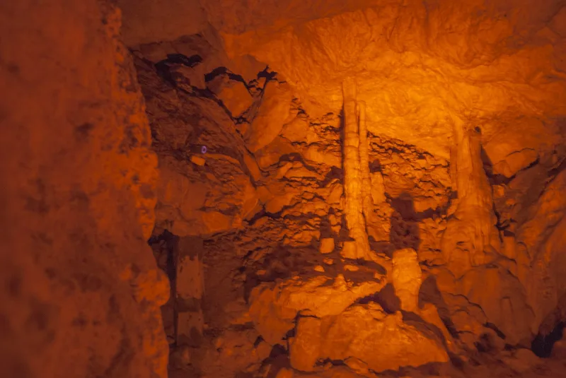 인수유(İnsuyu) 동굴 — 부르두르 인근의 지하 호수