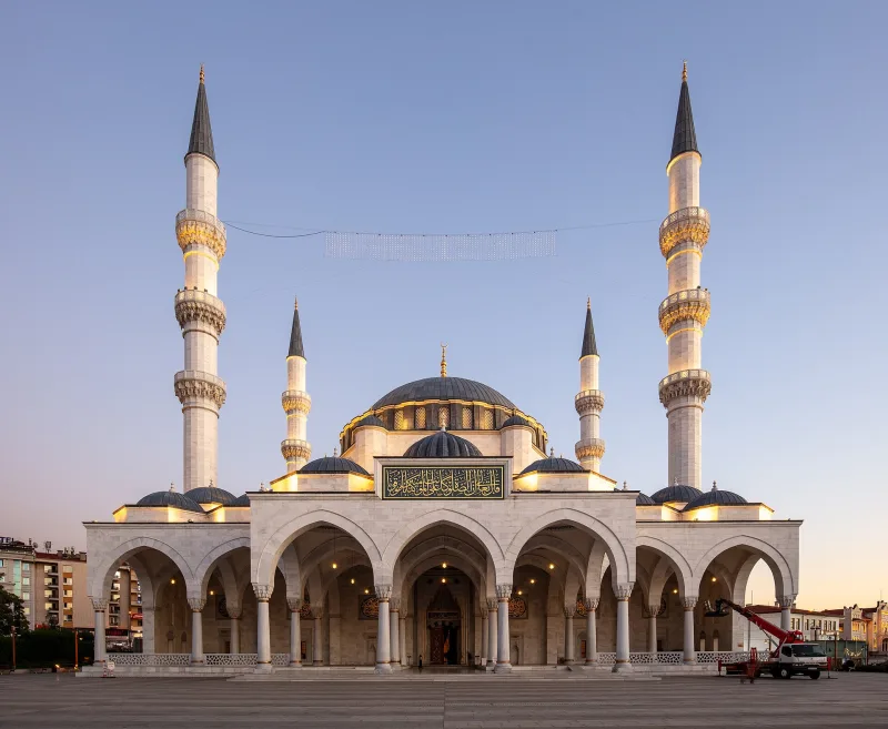 앙카라의 멜리케 하툰 모스크 — 새로운 수도의 상징