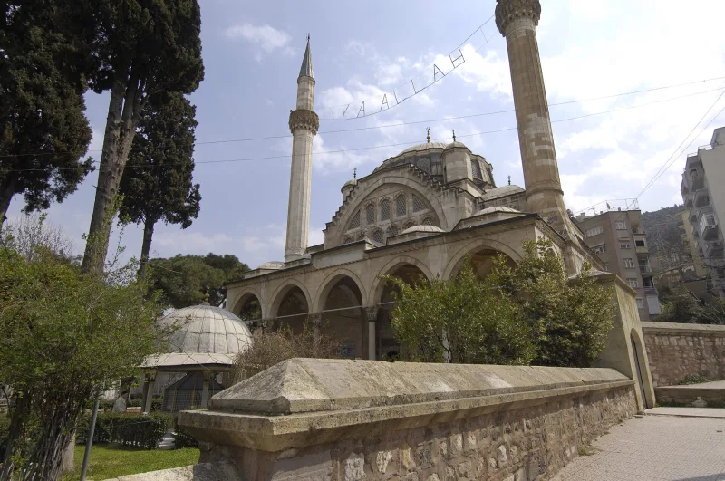 무라디예 모스크 (에디르네) — 무라드 2세의 15세기 타일