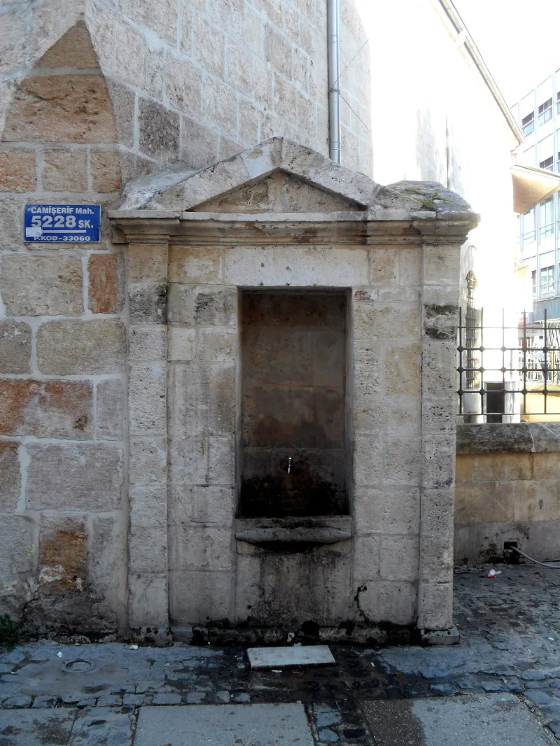 오래된 모스크 (메르신) — 역사와 건축 Eski Cami