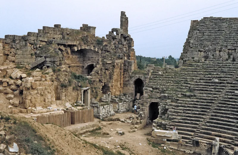 페르게: 안탈리아 인근의 고대 도시 팜필리아 — 가이드 및 팁