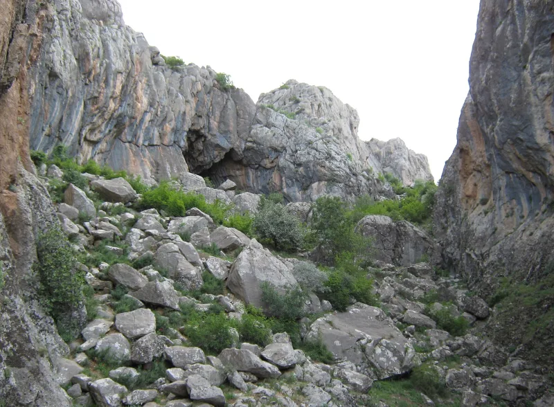 티그리스 터널(Dicle Tüneli) — 티그리스 강 상류에 위치한 아시리아 부조