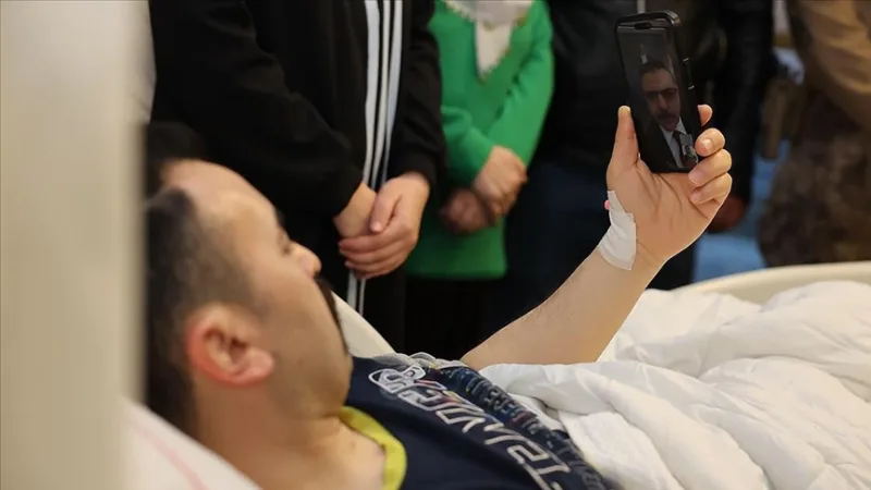 Interior Minister Çiftçi talks to the police officer wounded in an operation in Kayseri