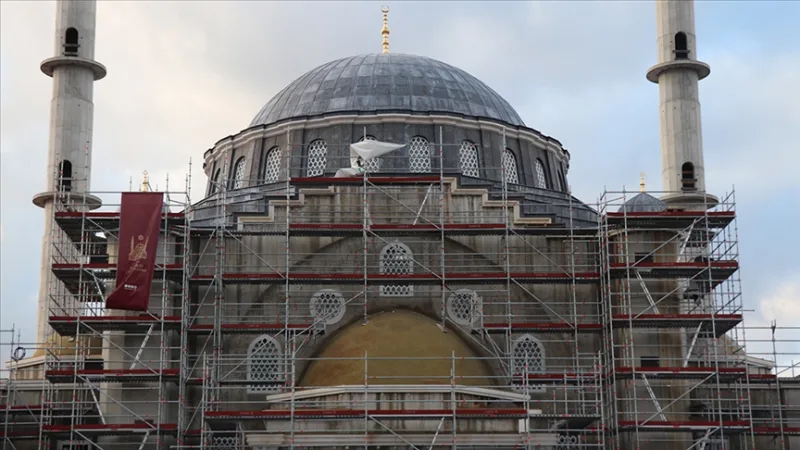 就法国埃尤普苏丹清真寺接到威胁电话一事展开调查