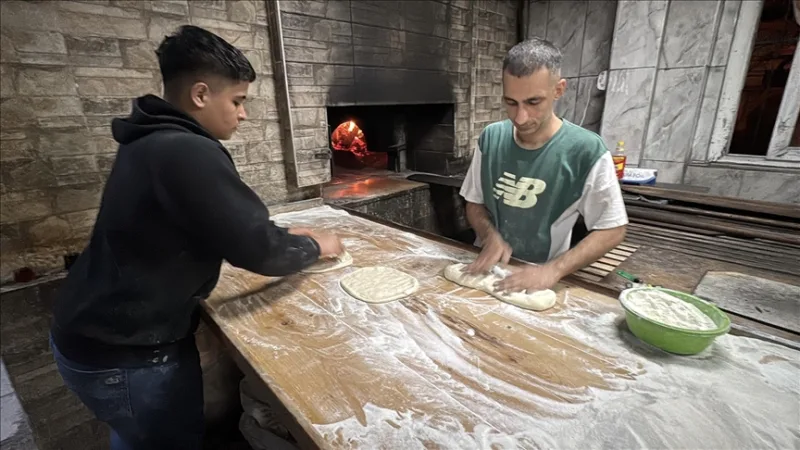 Comienza el turno de Ramadán en las panaderías de pita de Adana
