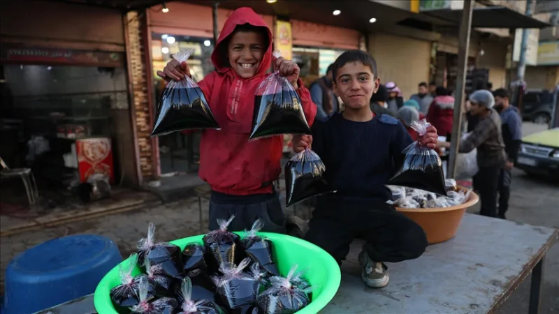 叙利亚拉卡省的人们在清除了恐怖主义的城市中，在充满希望与和平的气氛中度过斋月