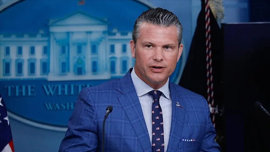 JAV gynybos ministras Hegseth panaikino draudimą, pagal kurį kariniams pareigūnams buvo draudžiama nešiotis asmeninius ginklus bazėse