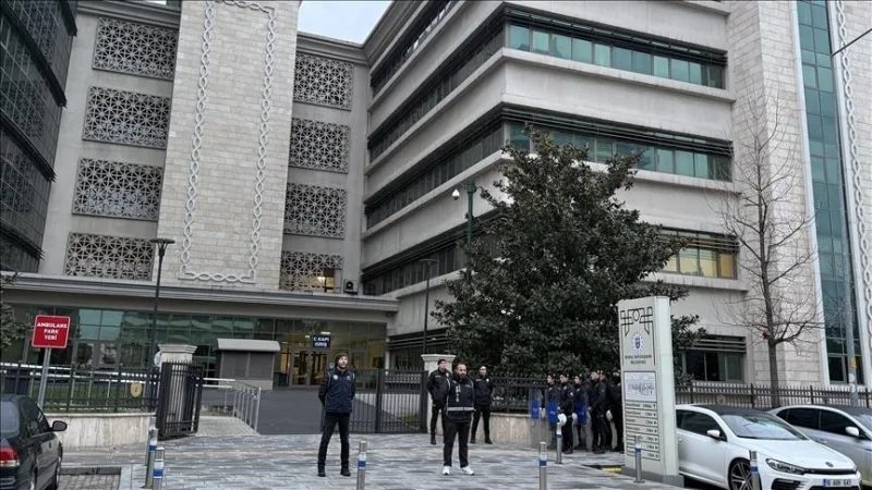 ブルサ大都市圏市長のムスタファ・ボズベイ氏を含む56人の容疑者が検察庁に送致された