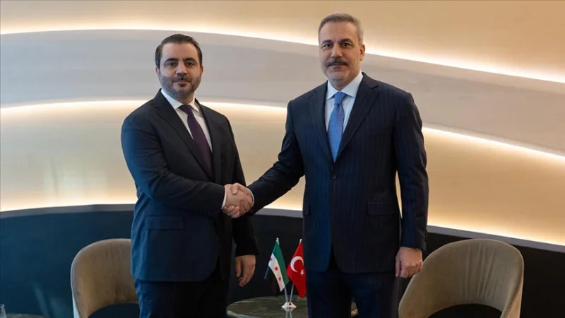 Ministr zahraničních věcí Fidan hovořil po telefonu se svým syrským protějškem Šejbanim