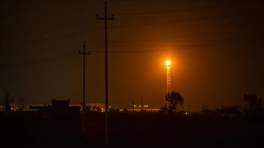 Útok dronů na ropná skladiště na jihu Iráku