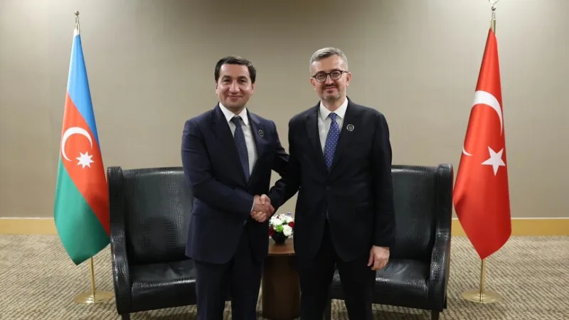 Le responsable de la communication, M. Duran, a rencontré M. Hacıyev, conseiller du président de l'Azerbaïdjan