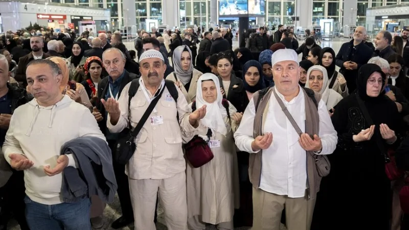 Le premier convoi de pèlerins a été envoyé vers les terres saintes