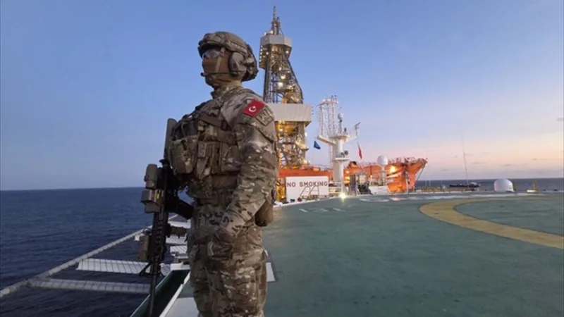 Les soldats turcs continuent d'assurer l'escorte et la surveillance des navires turcs en Somalie