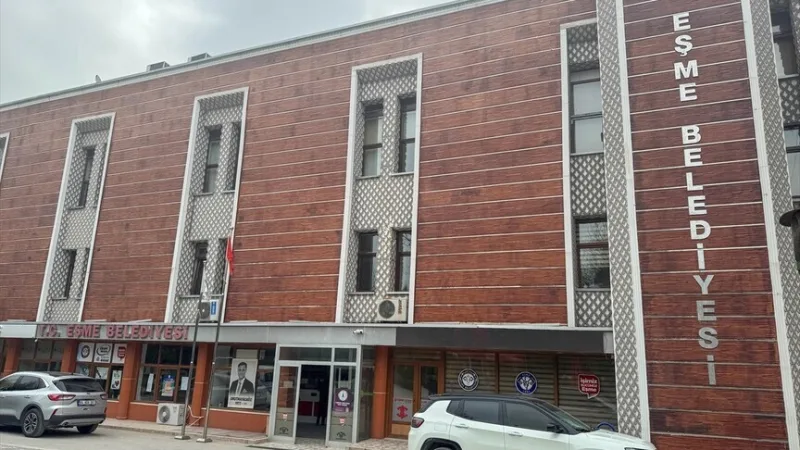 Ešmės meras Tozan ir du savivaldybės darbuotojai buvo suimti dėl „kyšininkavimo“ tyrimo