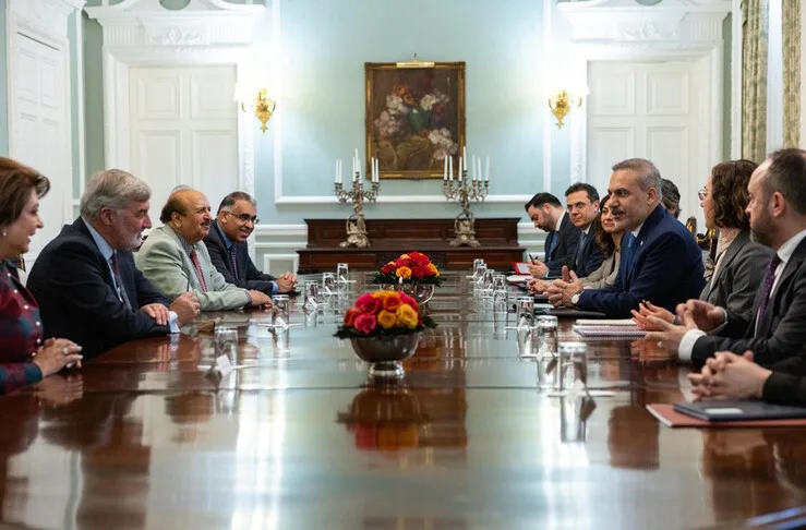 O ministro dos Negócios Estrangeiros Fidan reuniu-se com membros da Câmara dos Lordes e da Câmara dos Comuns no Reino Unido