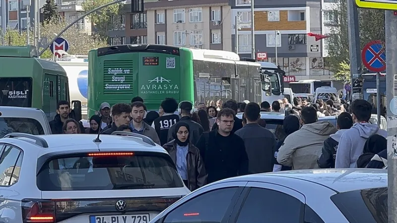 Práce na lince metra v Istanbulu způsobily dopravní zácpy